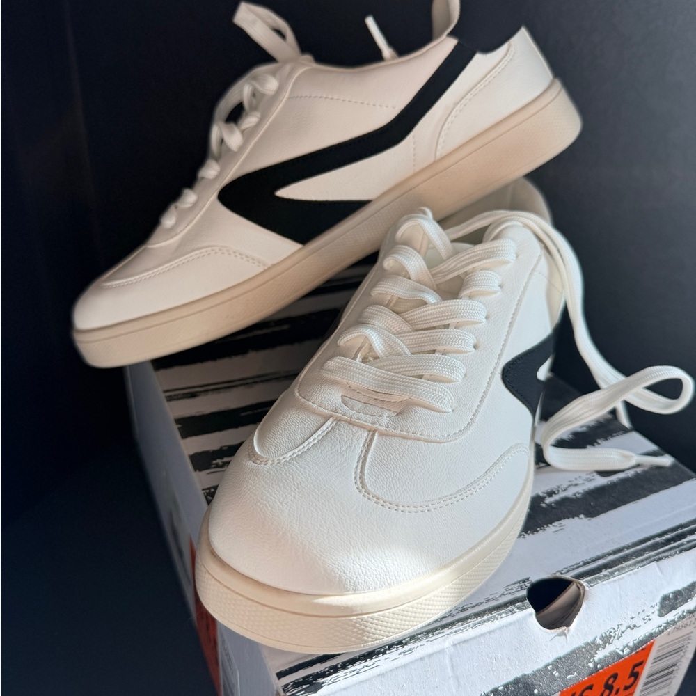 DV by Dolce Vita White and Black Athletic Shoes